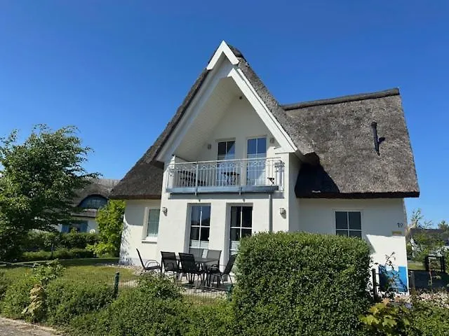 Reethaus Koenigshoern Haus Am Mit Eingezaeuntem Grundstueck Hunde Willkommen Glowe